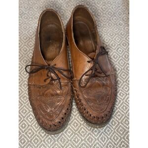 Guarez Women's Leather Loafer Size 8.5 With Floral Etches and Braided Accents